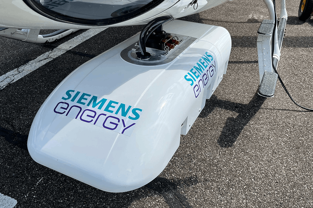 The Siemens Energy logo refers to global references and innovative solutions for the energy transition.
