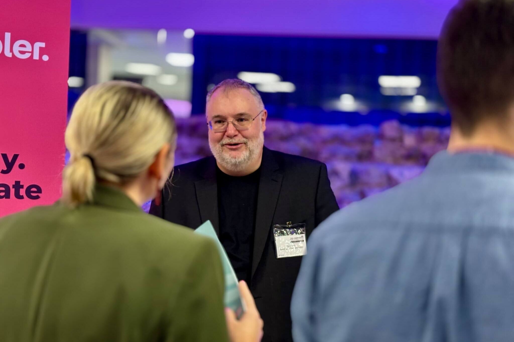 Björn Bröhl in a professional exchange on corporate communications and modern planning at the London industry event.