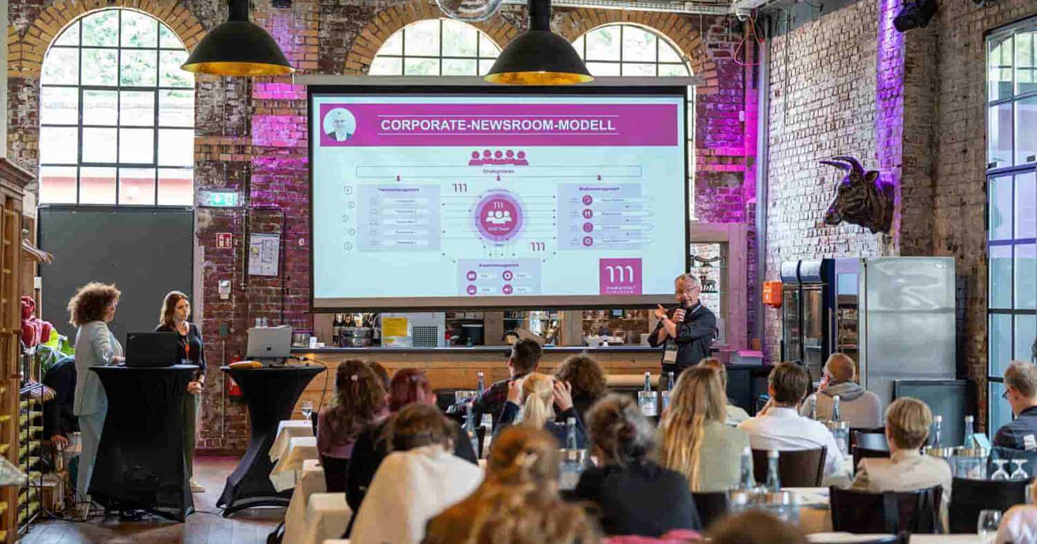 Vortrag zum Corporate-Newsroom-Modell der Welthungerhilfe und dem Einsatz von Scompler für moderne Kommunikation.