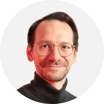 Julian Stutz Portr&auml;t: Der Storytelling Experte und Webinar Referent f&uuml;r Content Marketing stellt sich vor.