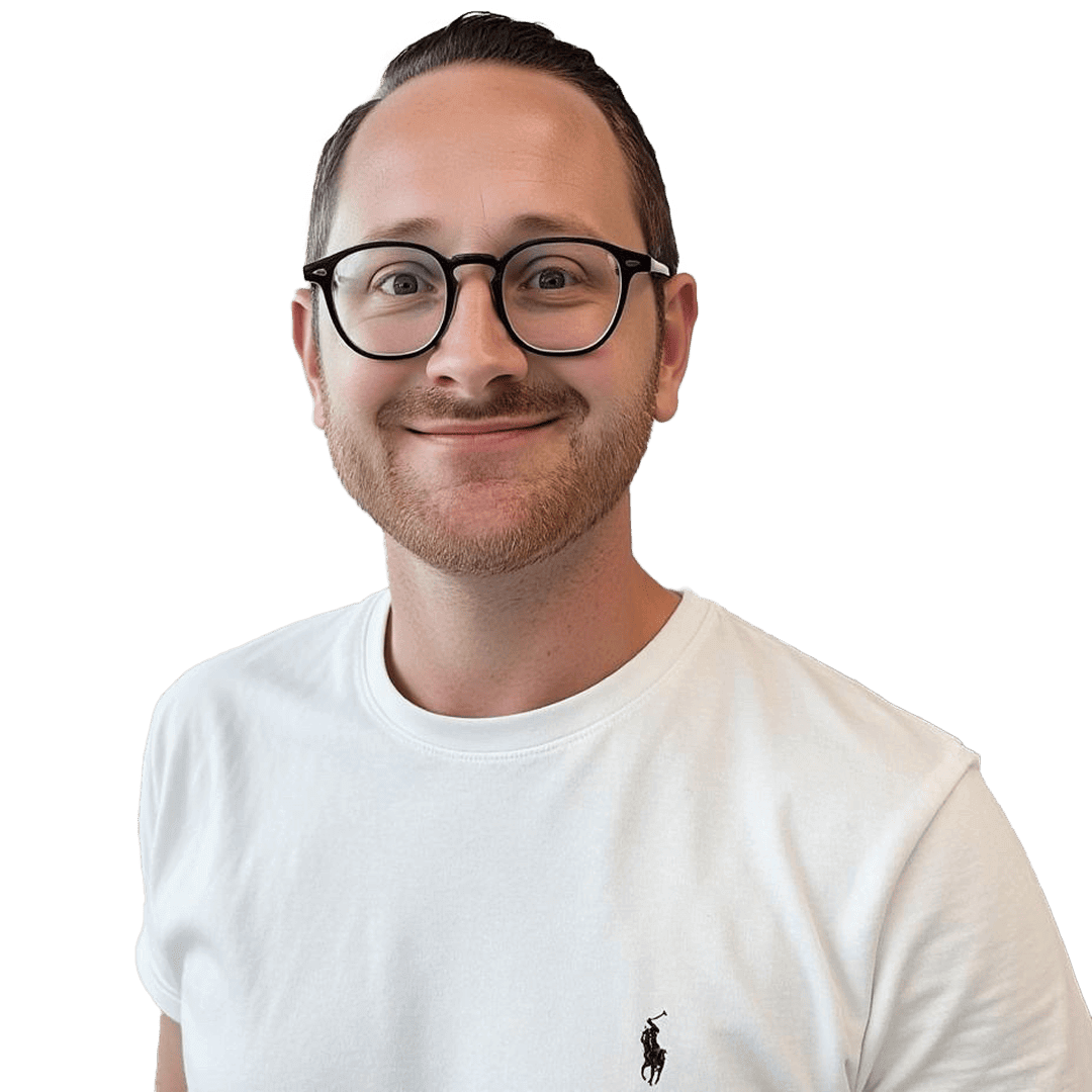 Charismatischer Mann mit Brille lächelt im weißen T-Shirt 14 A happy, smiling man wearing glasses and a white T-shirt radiates optimism.