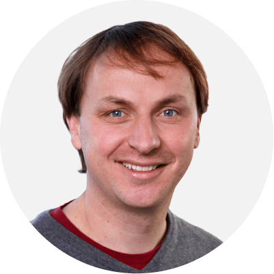 Marcel Plexnies pr&auml;sentiert als Spezialist der DHL Group zukunftsweisende Ans&auml;tze f&uuml;r integrierte Kommunikation.