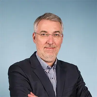 Michael Schmitz 14 Michael Schmitz Porträt: Der Business Development Experte und Webinar Referent Scompler für Content-Strategie.