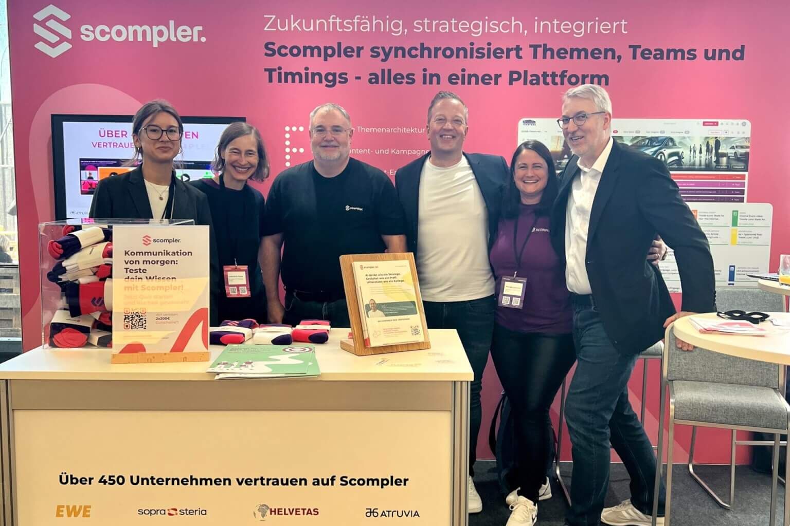 Das Scompler-Team am Messestand beim Kommunikationskongress Berlin für strategische Kommunikation.