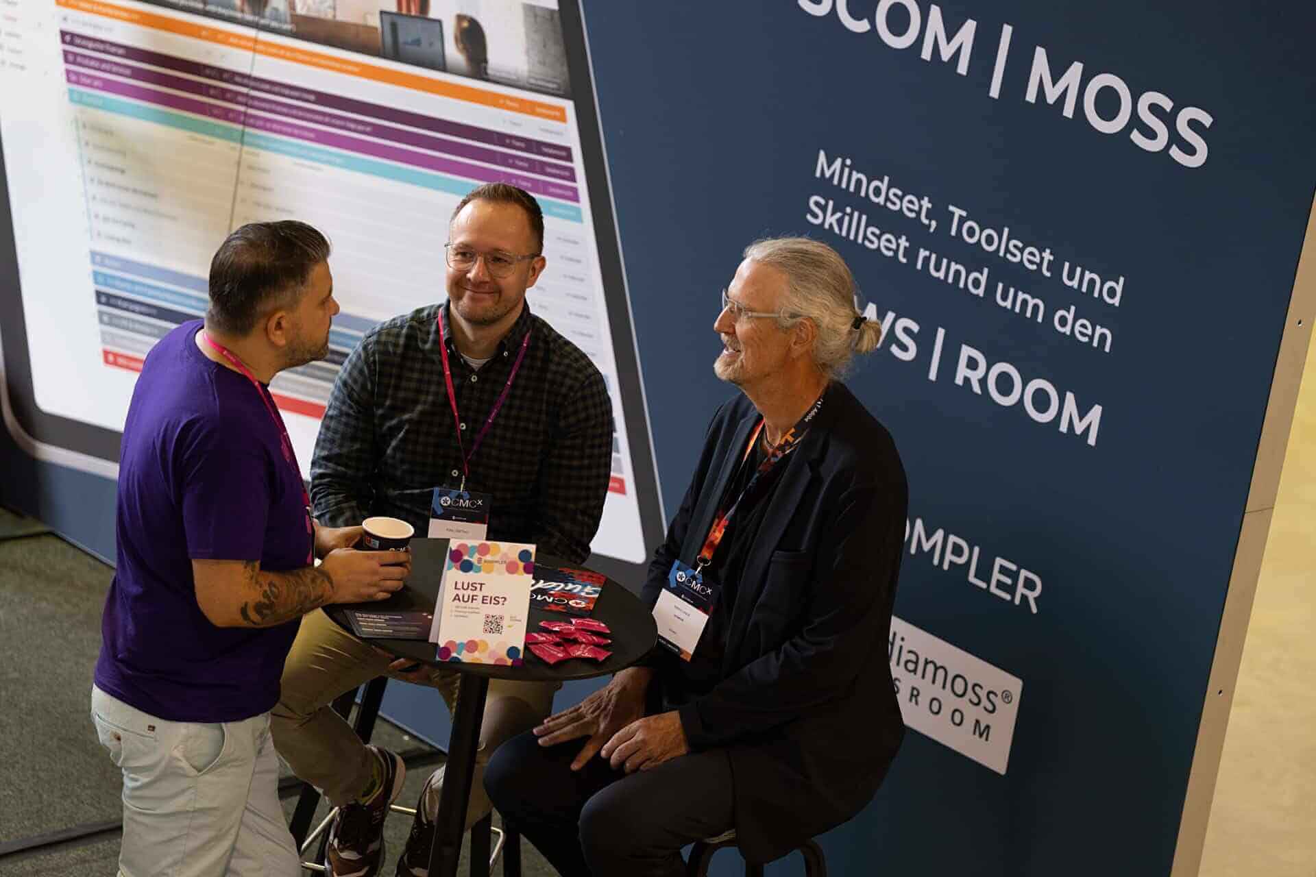 Newsroom Strategie Beratung am Scompler Messestand zur Optimierung der Prozesse mit Content Management Software.